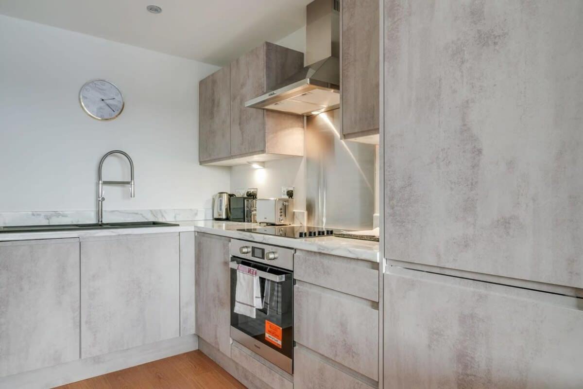 Lovely Riverside 2 Bed Apartment Лідс Екстер'єр фото